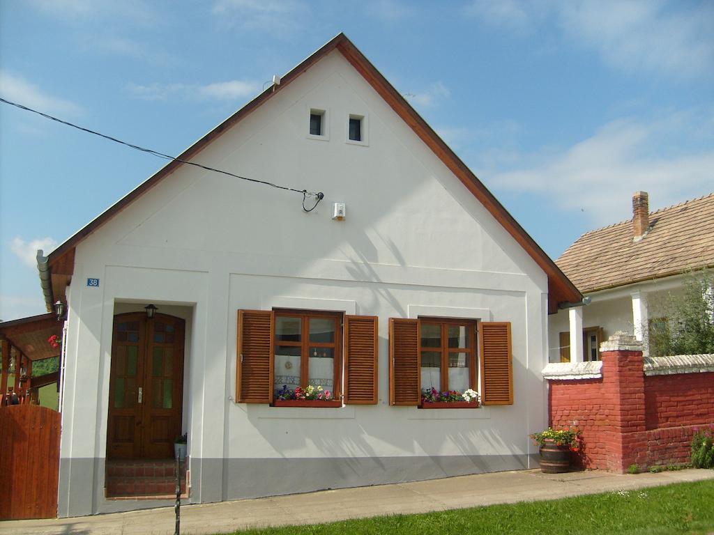 Hotel Nora Porta Palkonya Exterior foto