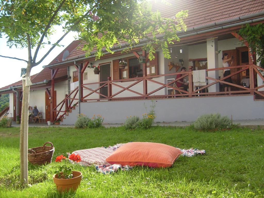 Hotel Nora Porta Palkonya Exterior foto